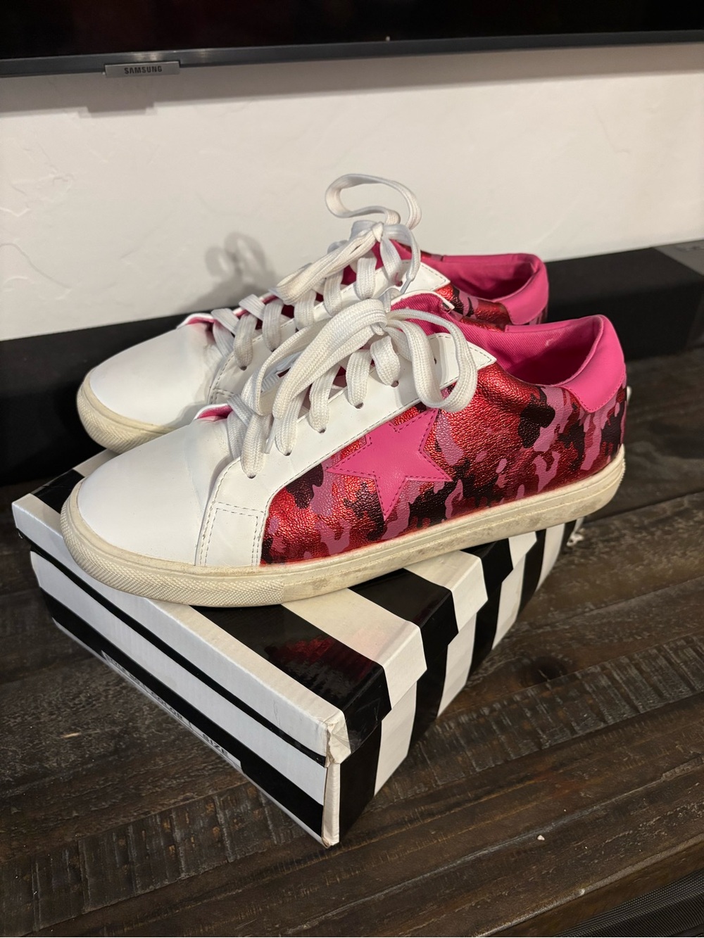 Pink Camo Low-Top Women's Sneakers